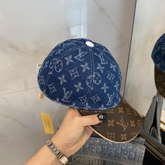 LOUIS VUITTON - CASQUETTE DE BASEBALL