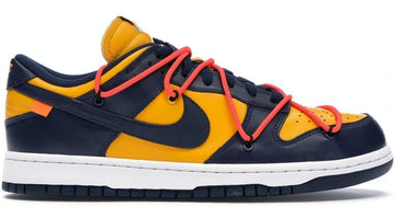 Zapatillas Nike Dunk Low de color blanco roto con el logo de Michigan 