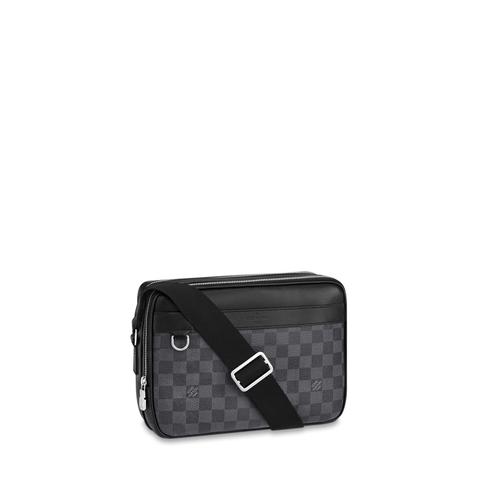 LOUIS VUITTON - MESSENGER BAG