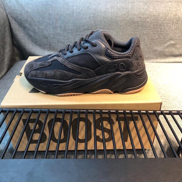 adidas yeezy 700