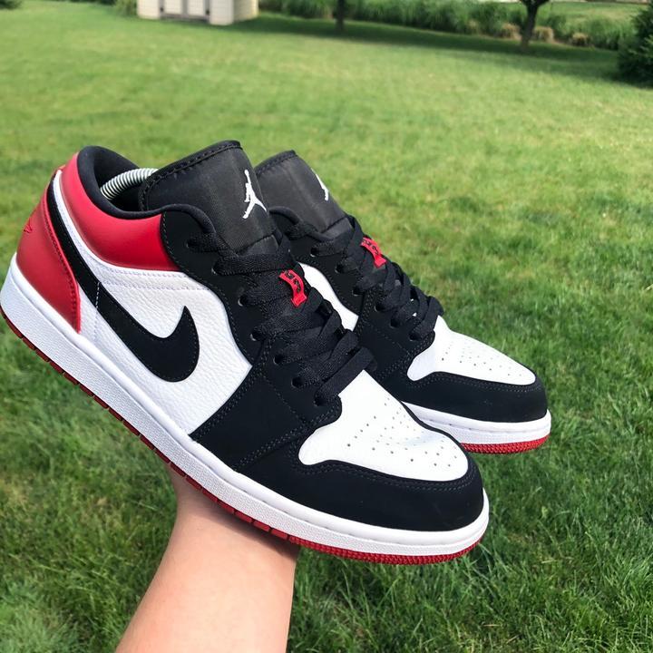 NIKE - AIR JORDAN 1 