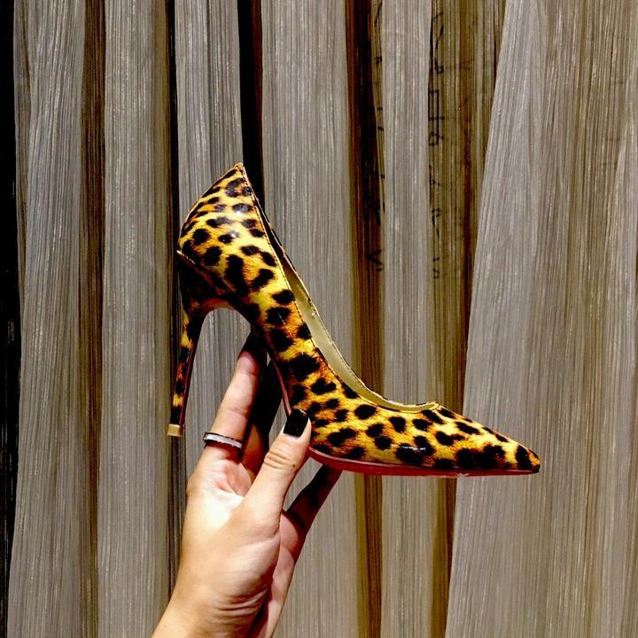 CHRISTIAN LOUBOUTIN - ESCARPIN FEMME 