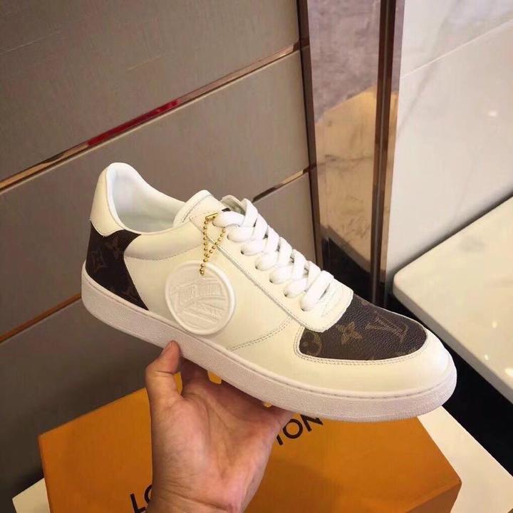 LOUIS VUITTON - BASKETS