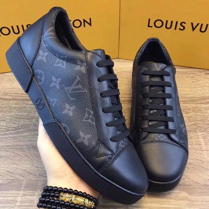 LOUIS VUITTON - BASKETS