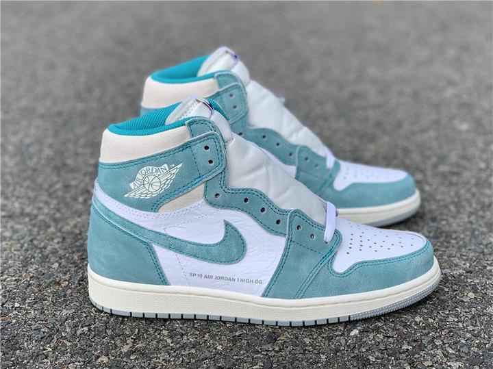 NIKE - AIR JORDAN 1 FEMME 