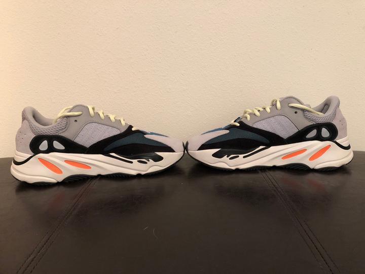 ADIDAS - YEEZY 700